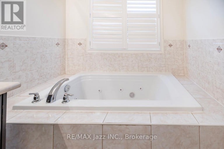 30 LLOYDMINSTER AVENUE, Ajax (Central East), Ontario, L1Z0N8