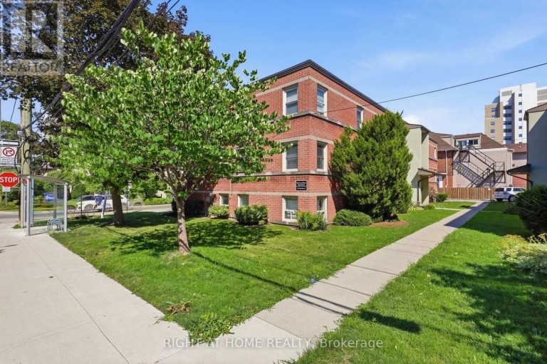11 - 223 MACNAB STREET S, Hamilton (Durand), Ontario, L8P3C9