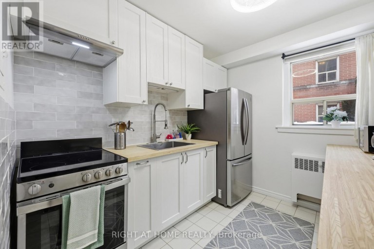 11 - 223 MACNAB STREET S, Hamilton (Durand), Ontario, L8P3C9