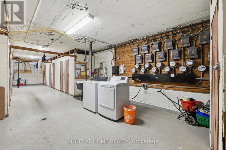 11 - 223 MACNAB STREET S, Hamilton (Durand), Ontario, L8P3C9