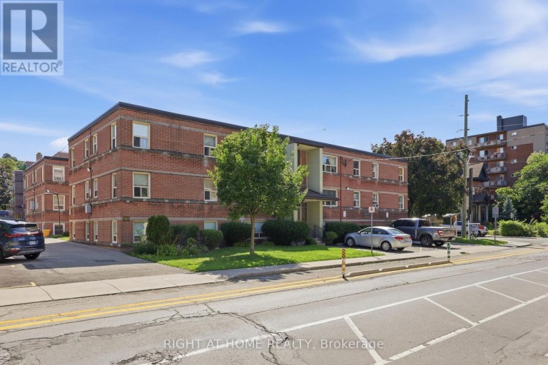 11 - 223 MACNAB STREET S, Hamilton (Durand), Ontario, L8P3C9