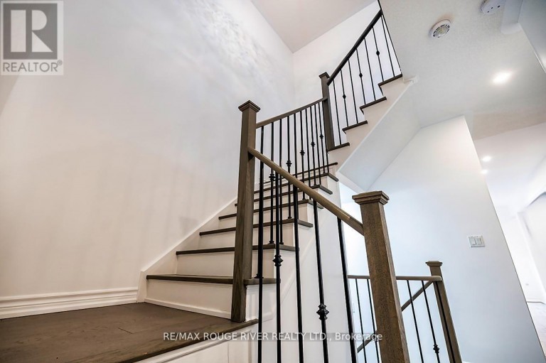 10 MOSES CRESCENT, Clarington (Bowmanville), Ontario, L1C0T7