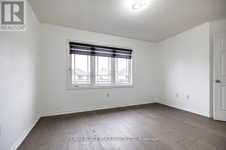 10 MOSES CRESCENT, Clarington (Bowmanville), Ontario, L1C0T7