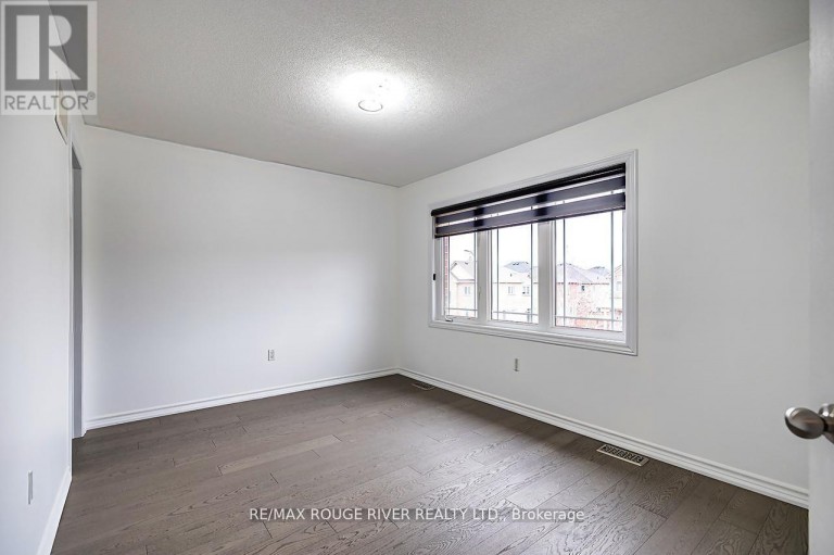 10 MOSES CRESCENT, Clarington (Bowmanville), Ontario, L1C0T7