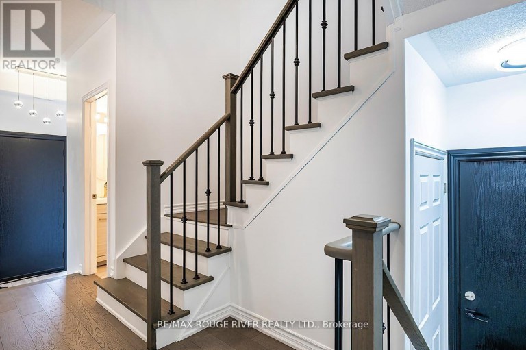 10 MOSES CRESCENT, Clarington (Bowmanville), Ontario, L1C0T7