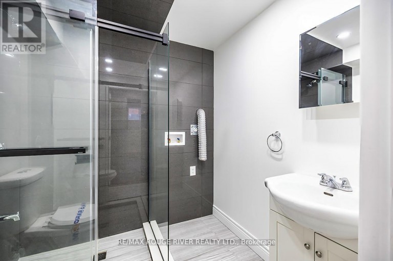 10 MOSES CRESCENT, Clarington (Bowmanville), Ontario, L1C0T7