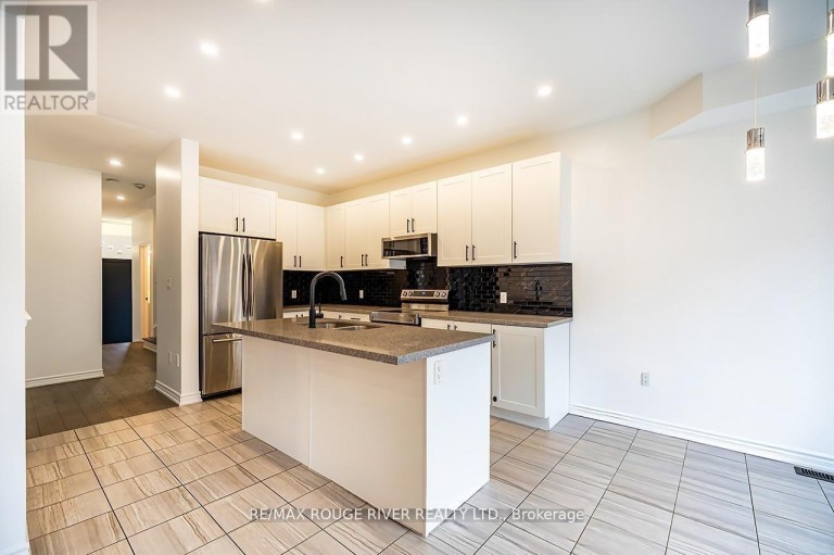 10 MOSES CRESCENT, Clarington (Bowmanville), Ontario, L1C0T7