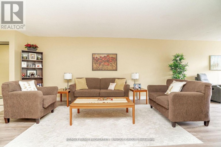 209 - 33 WELDRICK ROAD E, Richmond Hill (Observatory), Ontario, L4C8W4
