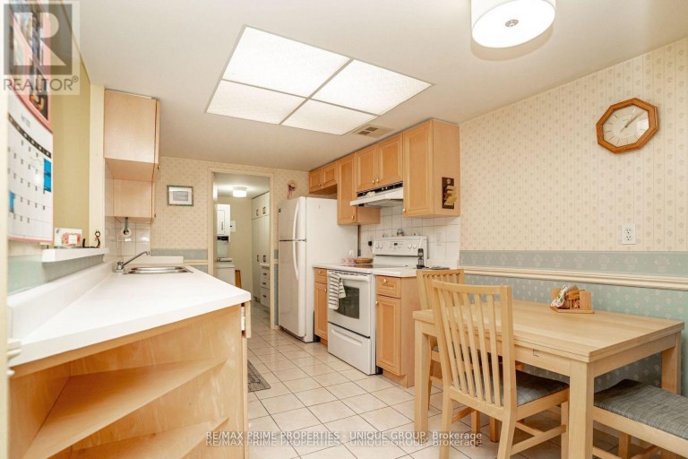 209 - 33 WELDRICK ROAD E, Richmond Hill (Observatory), Ontario, L4C8W4
