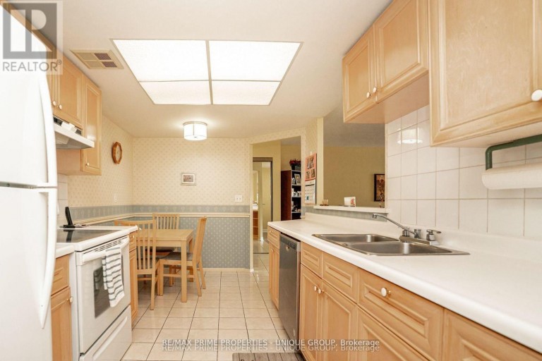 209 - 33 WELDRICK ROAD E, Richmond Hill (Observatory), Ontario, L4C8W4
