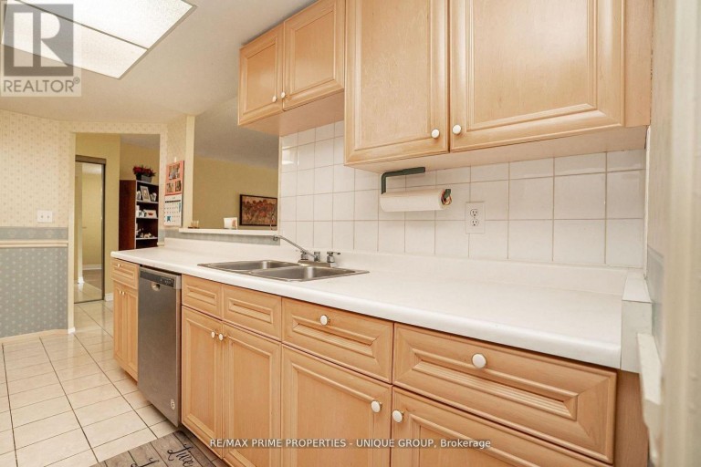 209 - 33 WELDRICK ROAD E, Richmond Hill (Observatory), Ontario, L4C8W4