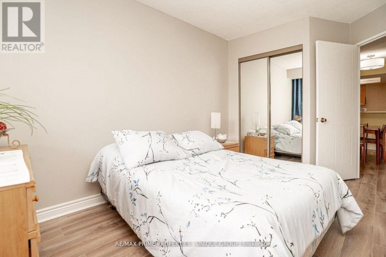 209 - 33 WELDRICK ROAD E, Richmond Hill (Observatory), Ontario, L4C8W4