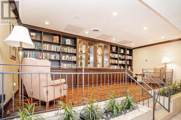 209 - 33 WELDRICK ROAD E, Richmond Hill (Observatory), Ontario, L4C8W4