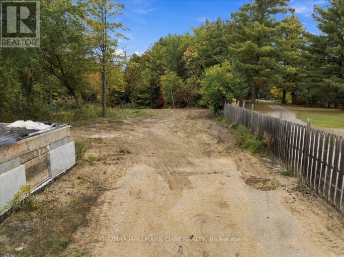 8240 MAIN STREET, Adjala-Tosorontio (Lisle), Ontario, L0M1M0
