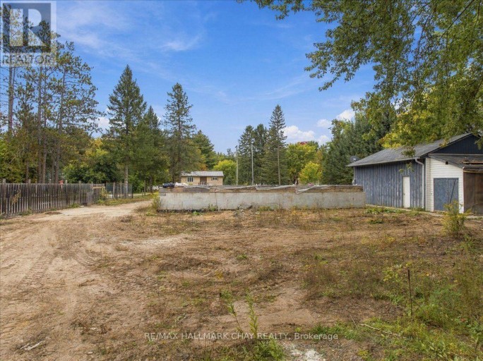8240 MAIN STREET, Adjala-Tosorontio (Lisle), Ontario, L0M1M0