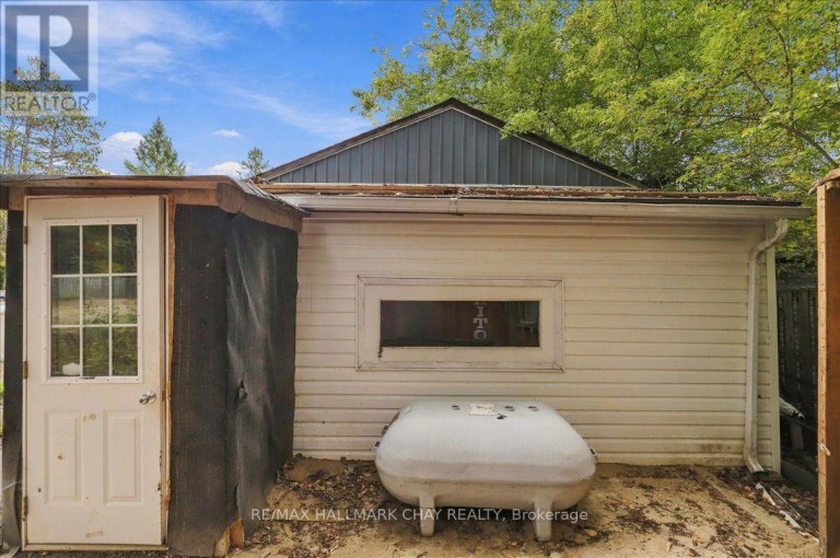 8240 MAIN STREET, Adjala-Tosorontio (Lisle), Ontario, L0M1M0