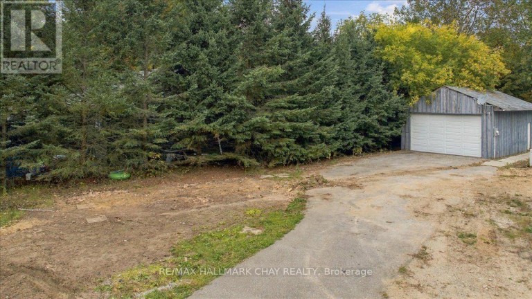 8240 MAIN STREET, Adjala-Tosorontio (Lisle), Ontario, L0M1M0