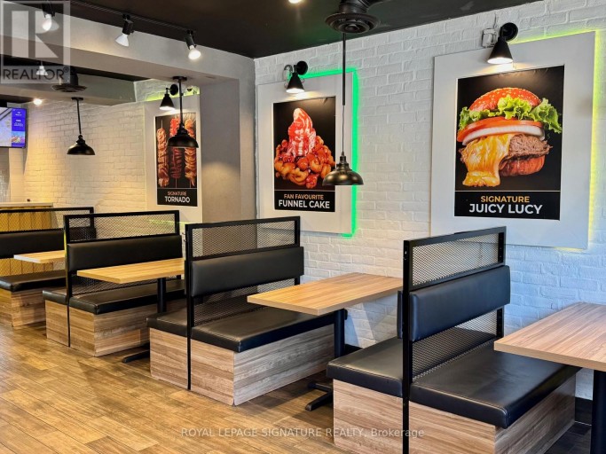 47 LAKESHORE ROAD E, Mississauga (Port Credit), Ontario, L5G1C9