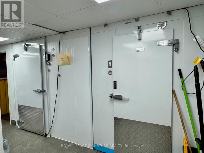 47 LAKESHORE ROAD E, Mississauga (Port Credit), Ontario, L5G1C9