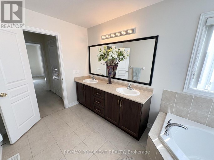 7 WELLPARK WAY, Brampton (Bram East), Ontario, L6P3Z6