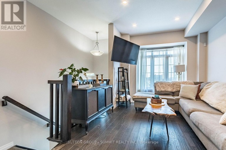 25 SOHO STREET, Hamilton (Stoney Creek Mountain), Ontario, L8J0L4