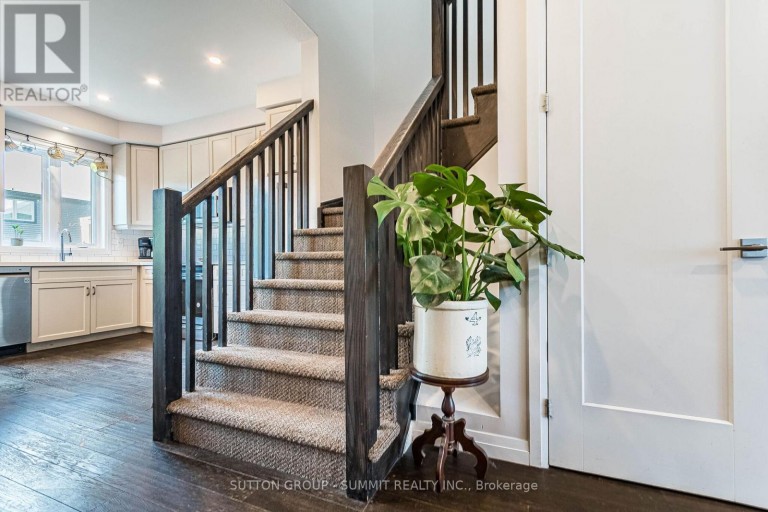 25 SOHO STREET, Hamilton (Stoney Creek Mountain), Ontario, L8J0L4