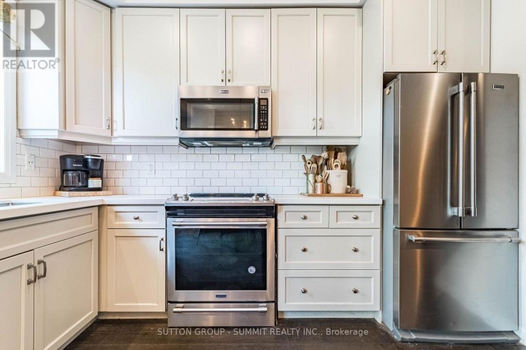 25 SOHO STREET, Hamilton (Stoney Creek Mountain), Ontario, L8J0L4