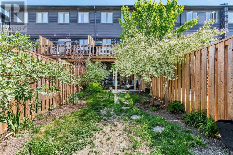25 SOHO STREET, Hamilton (Stoney Creek Mountain), Ontario, L8J0L4
