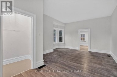 42 BRUCE STREET London South (South F) Ontario photo 6