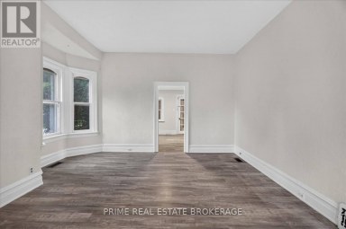 42 BRUCE STREET London South (South F) Ontario photo 7