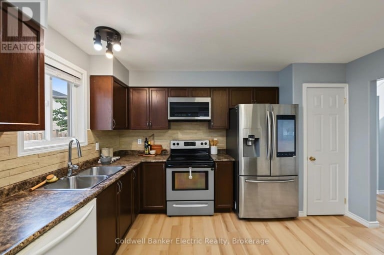 2334 MARSDALE DRIVE, Peterborough (Ashburnham Ward 4), Ontario, K9L0B7