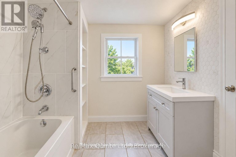 84 MOIRA STREET E, Belleville (Belleville Ward), Ontario, K8P2S4