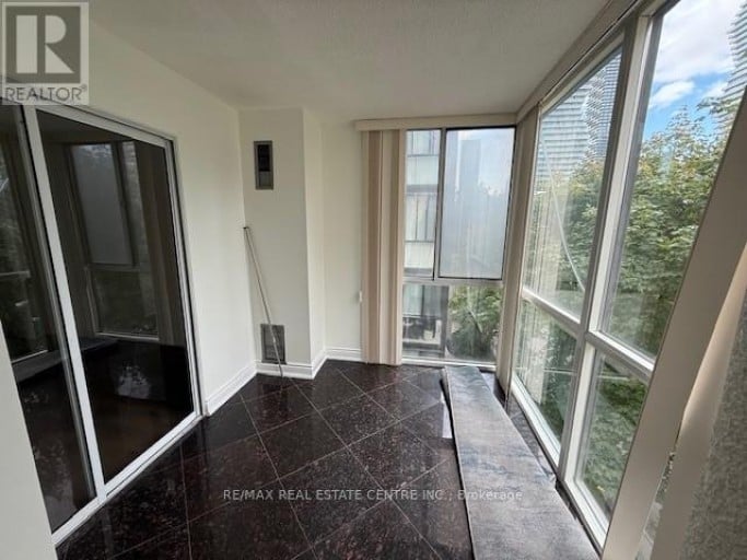411 - 350 WEBB DRIVE, Mississauga (City Centre), Ontario, L5B3W4