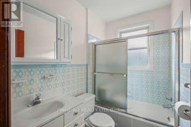 1217 TRAFALGAR STREET London East (East M) Ontario photo 17
