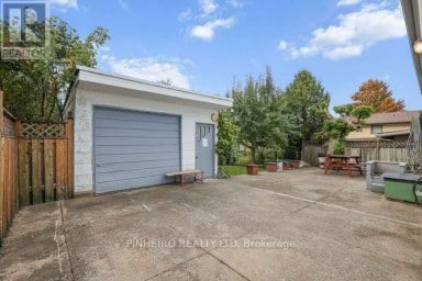 1217 TRAFALGAR STREET London East (East M) Ontario photo 33