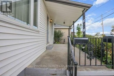 1217 TRAFALGAR STREET London East (East M) Ontario photo 4