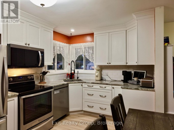 42 THIRD AVENUE, Quinte West (Trenton Ward), Ontario, K8V5N2