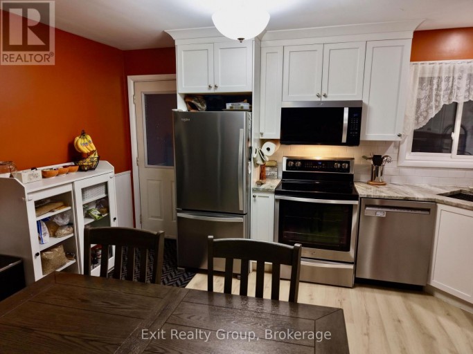 42 THIRD AVENUE, Quinte West (Trenton Ward), Ontario, K8V5N2