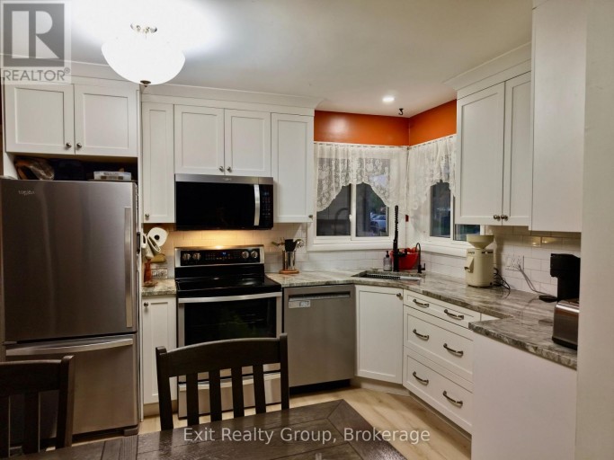42 THIRD AVENUE, Quinte West (Trenton Ward), Ontario, K8V5N2