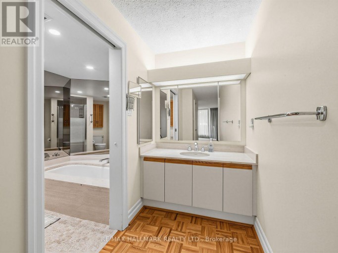 301 - 2010 ISLINGTON AVENUE, Toronto (Kingsview Village-The Westway), Ontario, M9P3S8