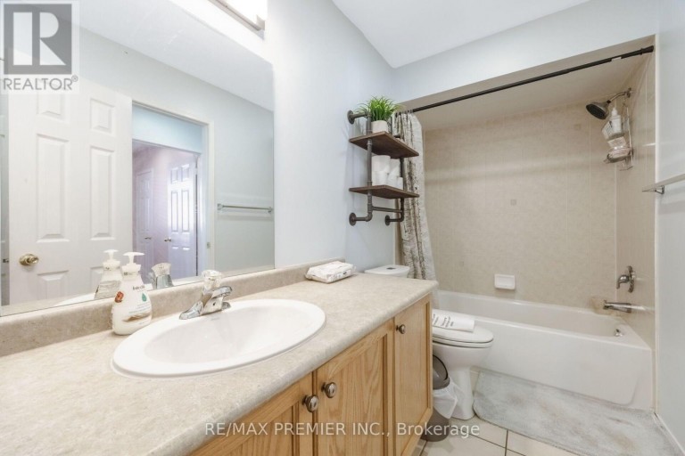 1268 NEWELL STREET, Milton (DE Dempsey), Ontario, L9T6C2
