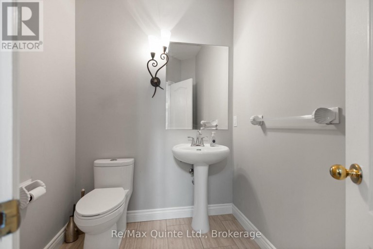 17 APPLEWOOD COURT, Quinte West (Trenton Ward), Ontario, K8V6J3