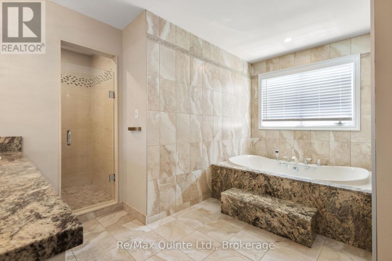 17 APPLEWOOD COURT, Quinte West (Trenton Ward), Ontario, K8V6J3