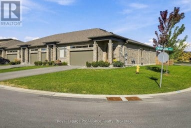 18 COVINGTON CRESCENT Belleville (Thurlow Ward) Ontario photo 2