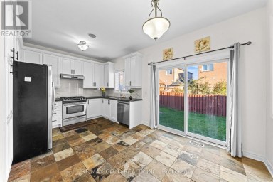11 MAPLE VALLEY STREET Brampton (Bram East) Ontario photo 6