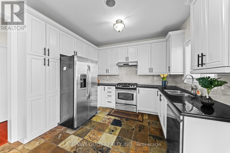 11 MAPLE VALLEY STREET, Brampton (Bram East), Ontario, L6P2E7