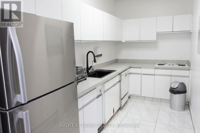 61 MAYBROOK DRIVE, Toronto (Milliken), Ontario, M1V4B6