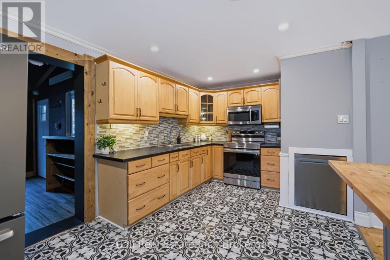 196 PERRY STREET, Peterborough (Town Ward 3), Ontario, K9J2J2