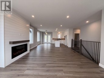 18 DURANT STREET Petawawa Ontario photo 42