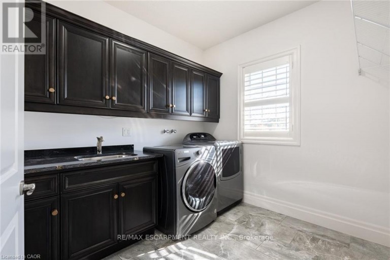 125 STOKES TRAIL, Milton (Campbellville), Ontario, L0P1B0